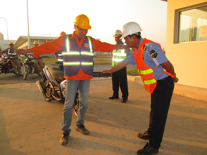 Bảo vệ chuyên nghiệp tại công trường